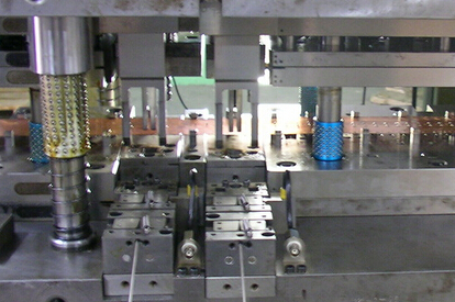 1430103835990760.jpg 連續(xù)模料帶排樣的方式