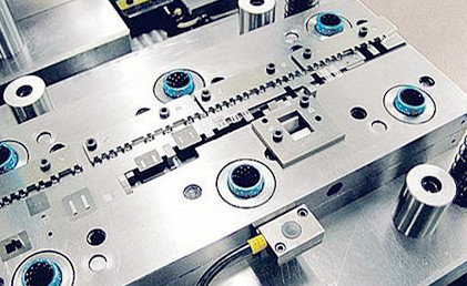 廠家在設(shè)計(jì)和加工連續(xù)模時(shí)應(yīng)該注意哪些？